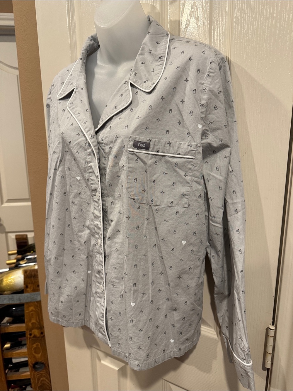 FIGS Gray Button Down ’Heart’ Pajama Top. Sz Large